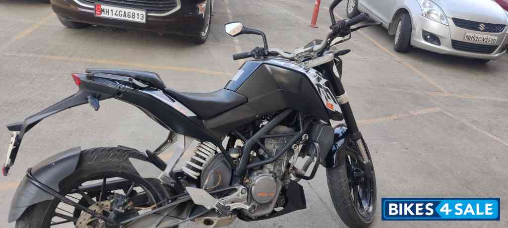 Black KTM Duke 200 Black KTM Duke 200