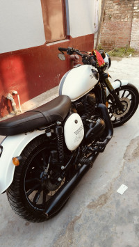 Jawa 42 Dual Channel ABS Sirius White