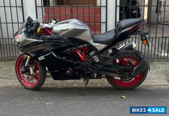 Grey/black/red TVS Apache RR 310 Grey/black/red TVS Apache RR 310