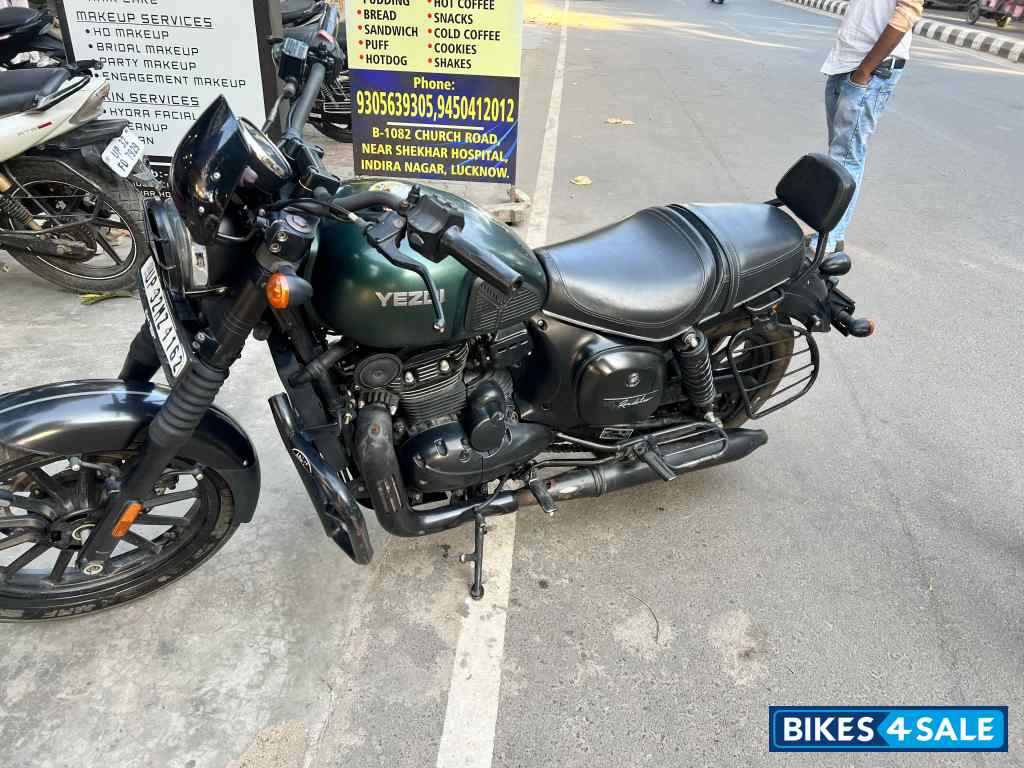 Hunter Green Yezdi Roadster Dark Hunter Green Yezdi Roadster Dark