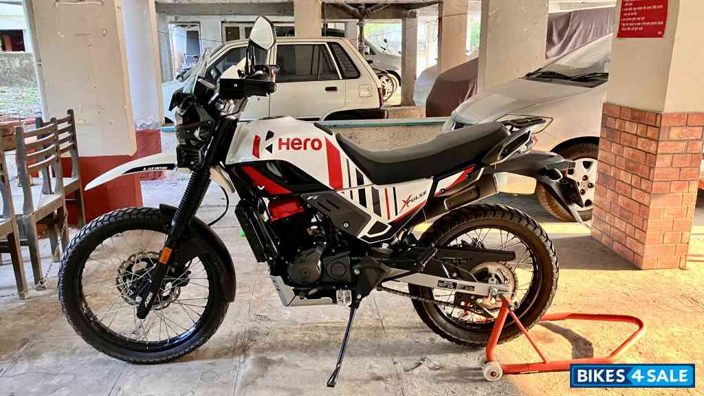 White / Red Hero Xpulse 200 4V Rally Edition White / Red Hero Xpulse 200 4V Rally Edition