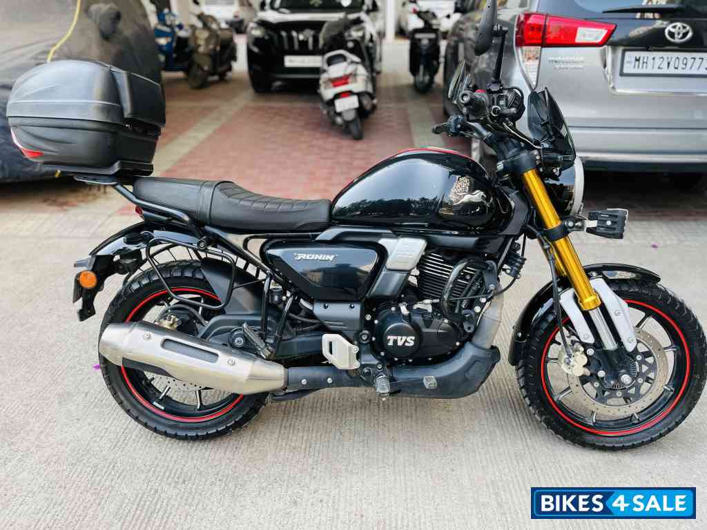 Ltng Black TVS Ronin DS Ltng Black TVS Ronin DS