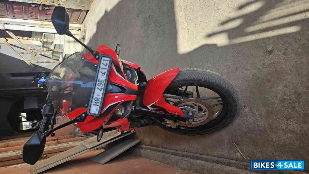 Red Black Bajaj Pulsar RS 200