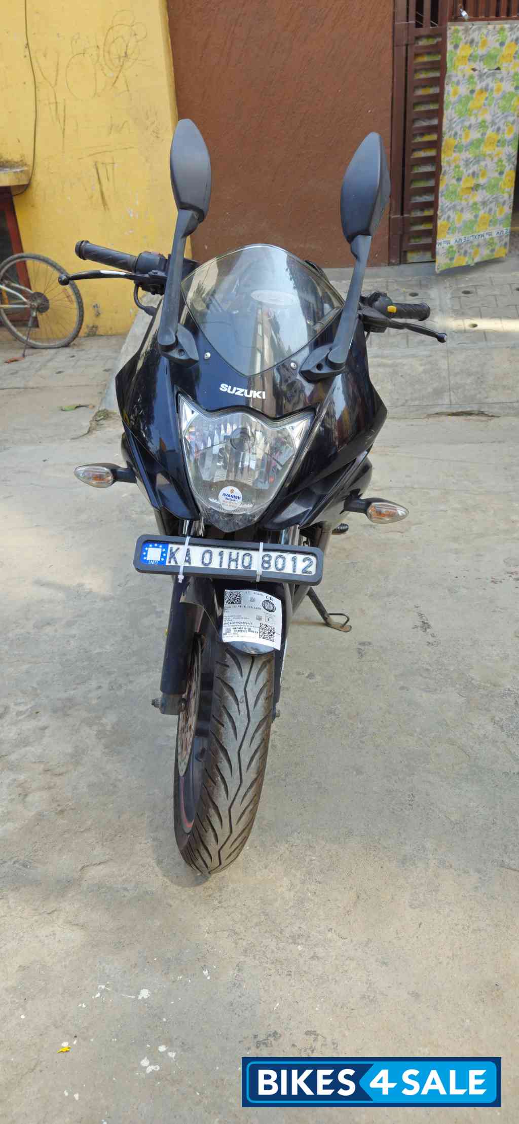 Black Suzuki Gixxer SF