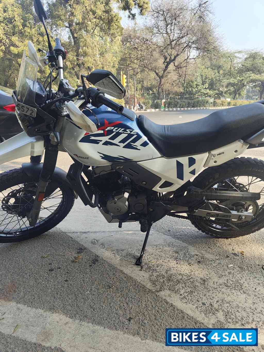 White Hero Xpulse 200 4V