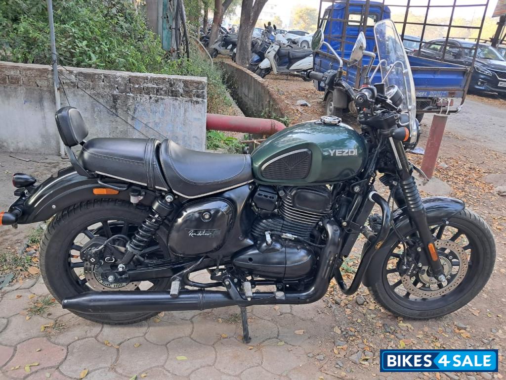 Yezdi Roadster Dark Yezdi Roadster Dark