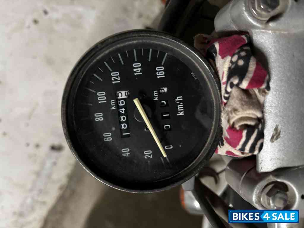 Black Bajaj Avenger 220 DTS-i Black Bajaj Avenger 220 DTS-i