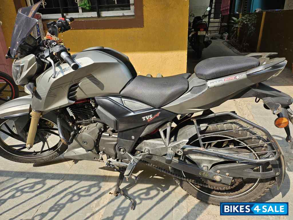TVS Apache RTR 200 4V
