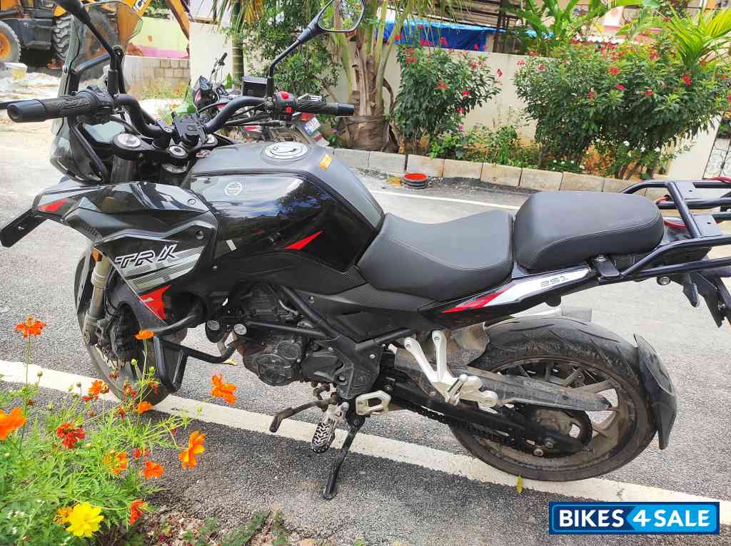 Black Benelli TRK 251