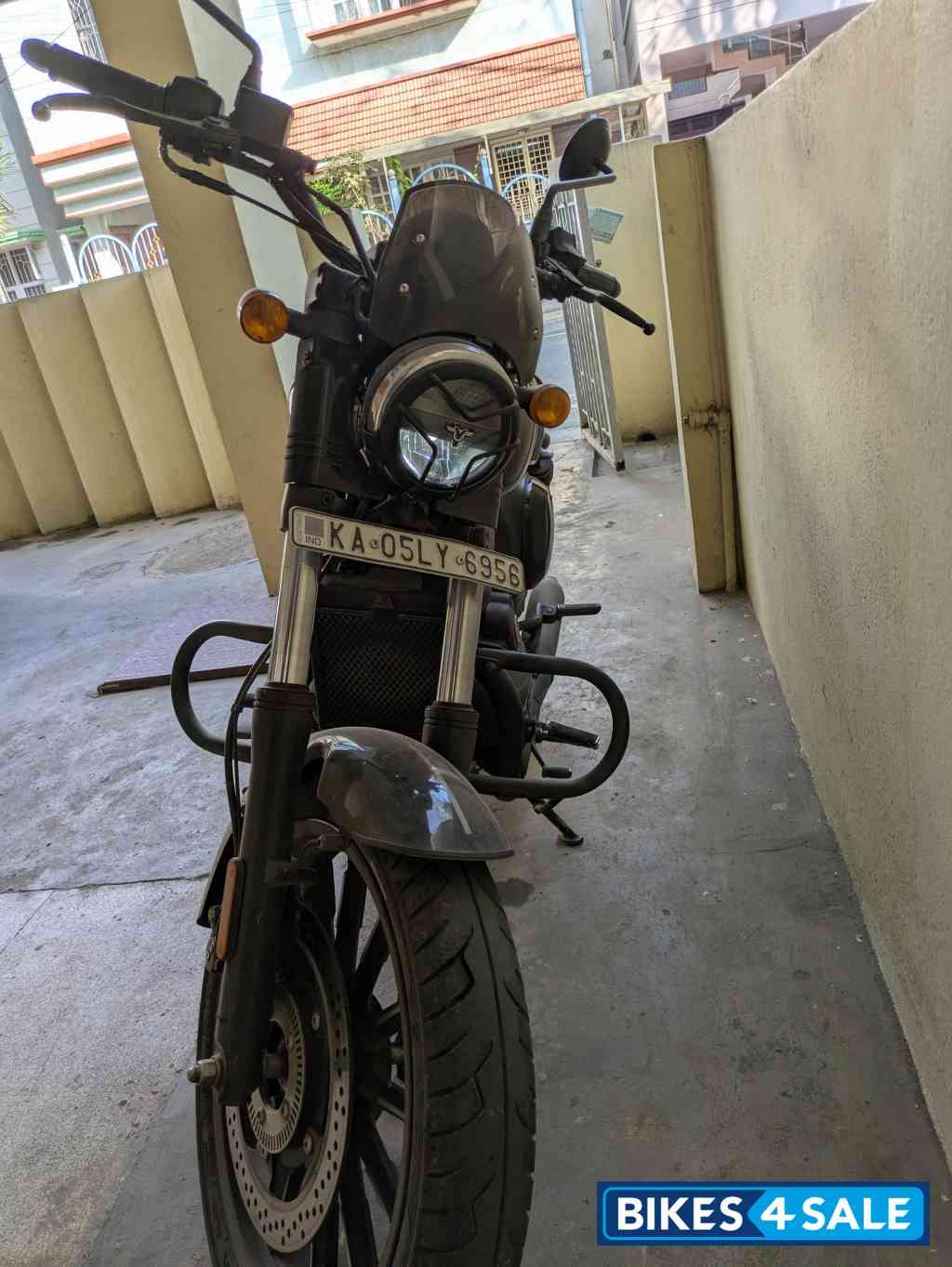 Yezdi Roadster Dual Tone Yezdi Roadster Dual Tone