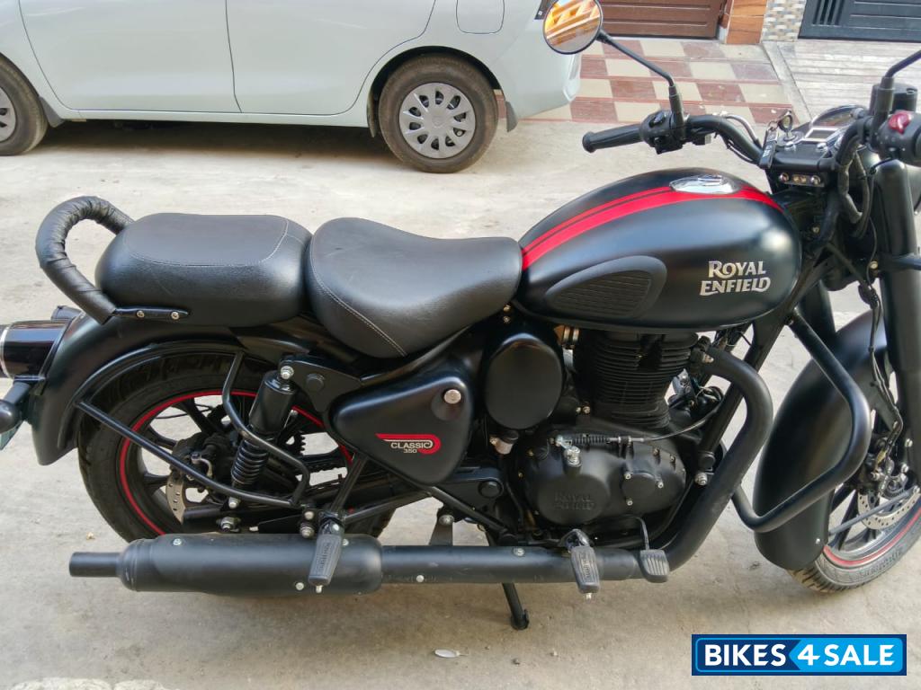 Black Stealth Royal Enfield Classic 350 2024 Black Stealth Royal Enfield Classic 350 2024