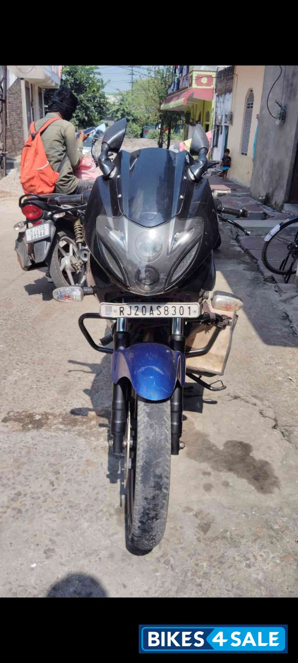 Bajaj Pulsar 220F Bajaj Pulsar 220F