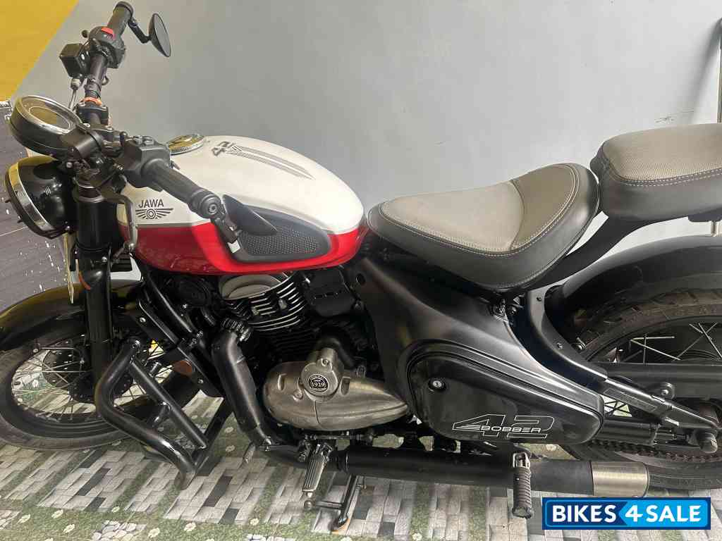 Jawa 42 Bobber Dual Channel ABS Jawa 42 Bobber Dual Channel ABS