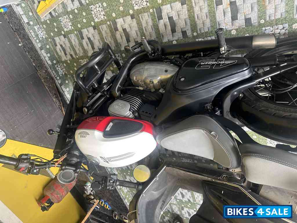 Jawa 42 Bobber Dual Channel ABS Jawa 42 Bobber Dual Channel ABS