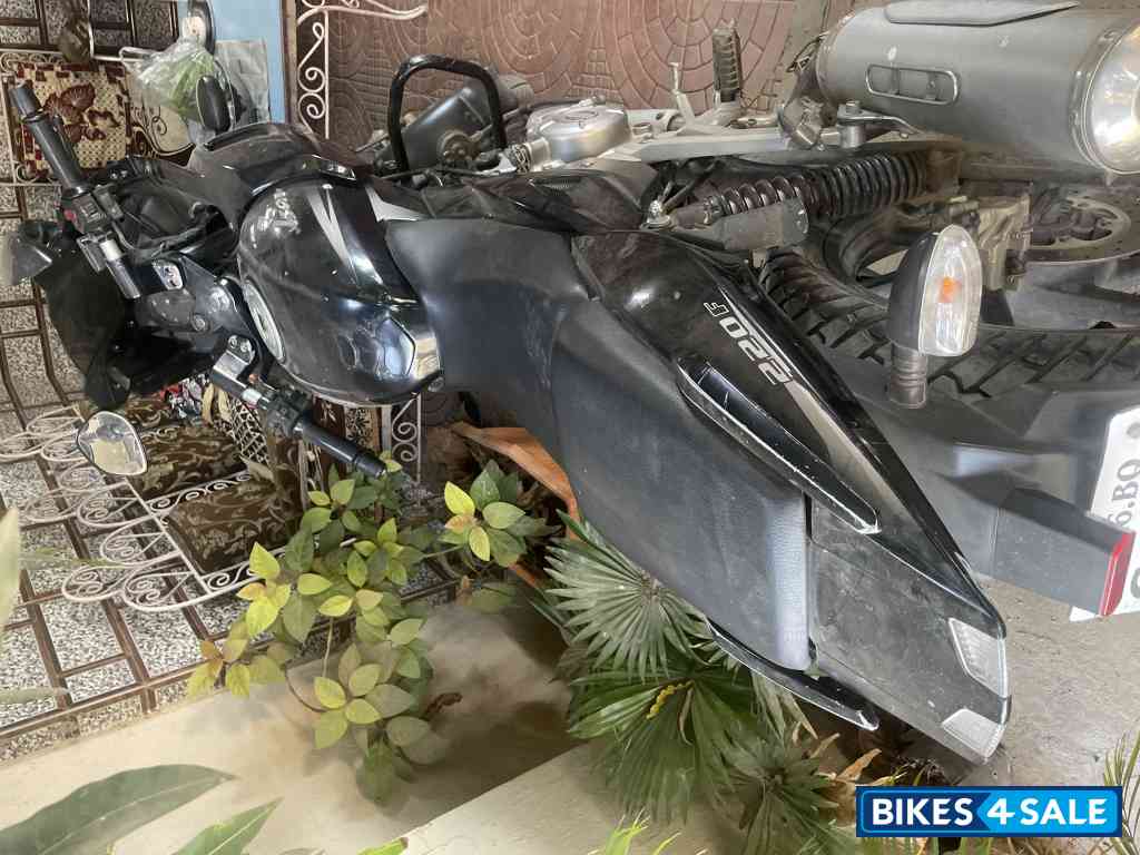 Bajaj Pulsar 220F Bajaj Pulsar 220F