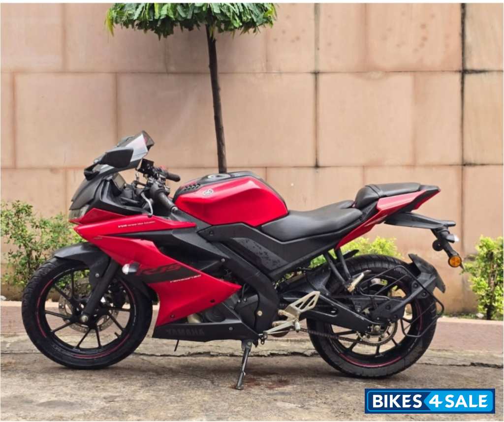 Matalic Red Yamaha YZF R15 V3 Matalic Red Yamaha YZF R15 V3