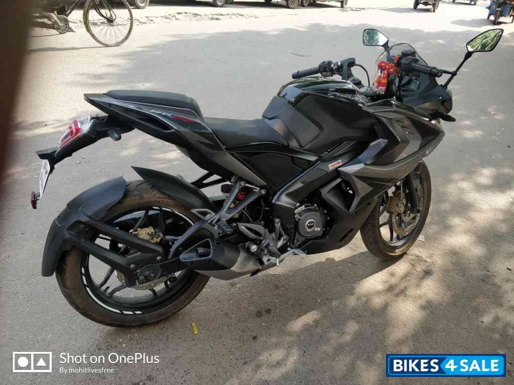 Bajaj Pulsar RS 200 Bajaj Pulsar RS 200