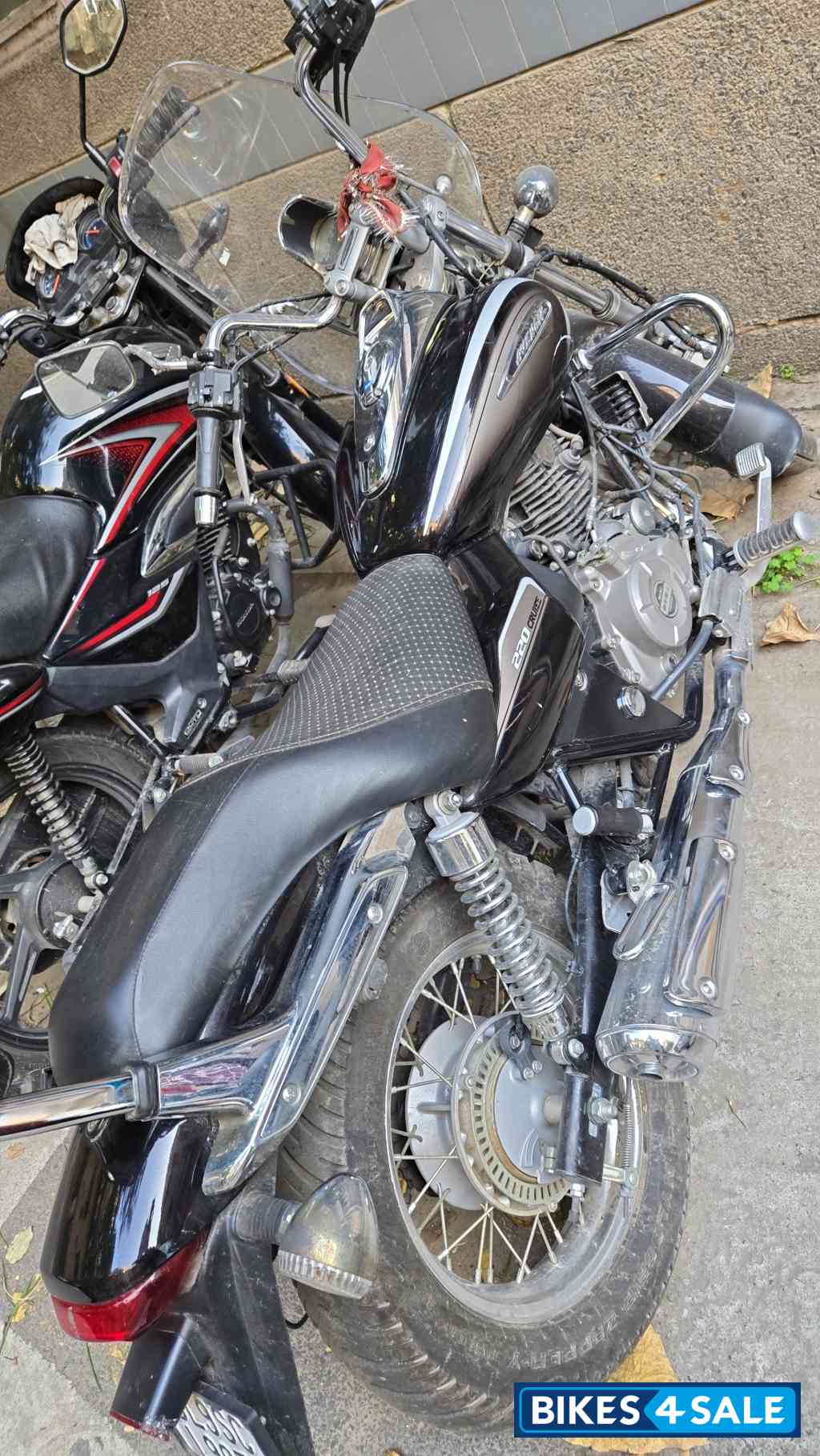 Black Bajaj Avenger Cruise 220 BS6