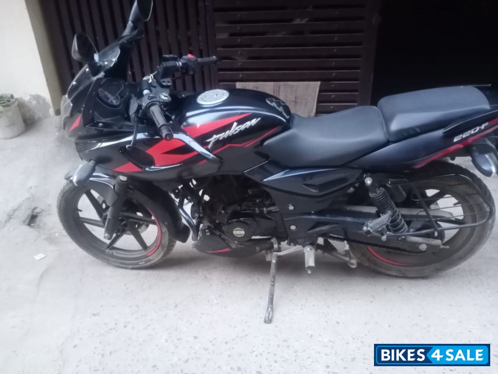 Bajaj Pulsar 220F Bajaj Pulsar 220F