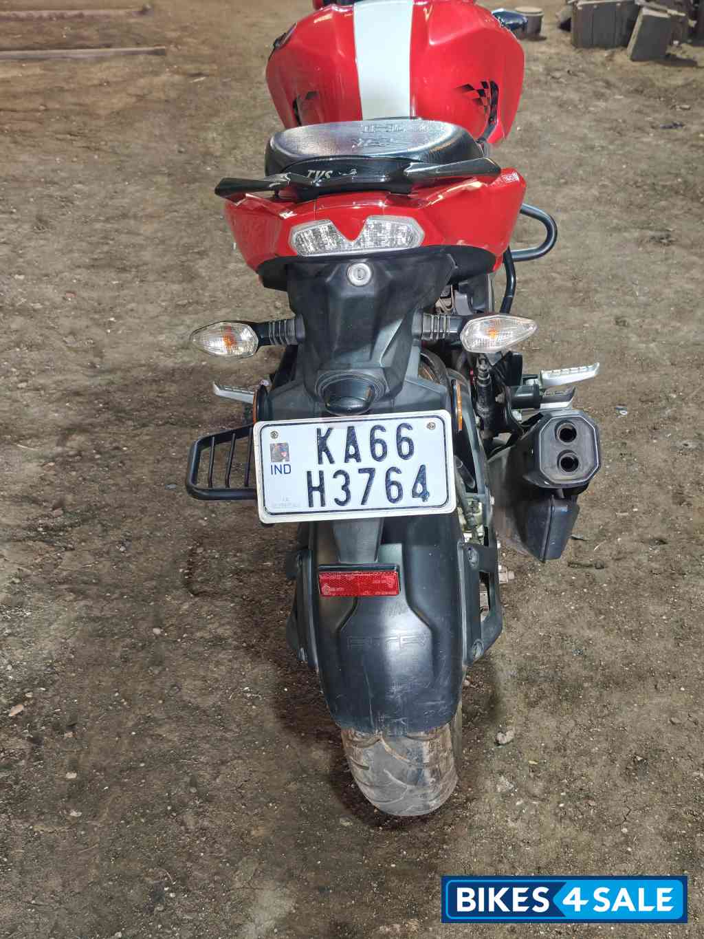 Racing Red TVS Apache RTR 160 4V Racing Red TVS Apache RTR 160 4V