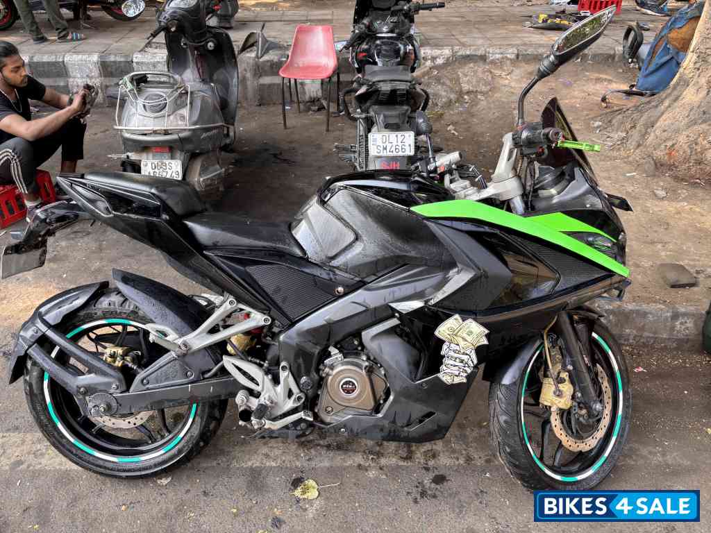 Bajaj Pulsar RS 200