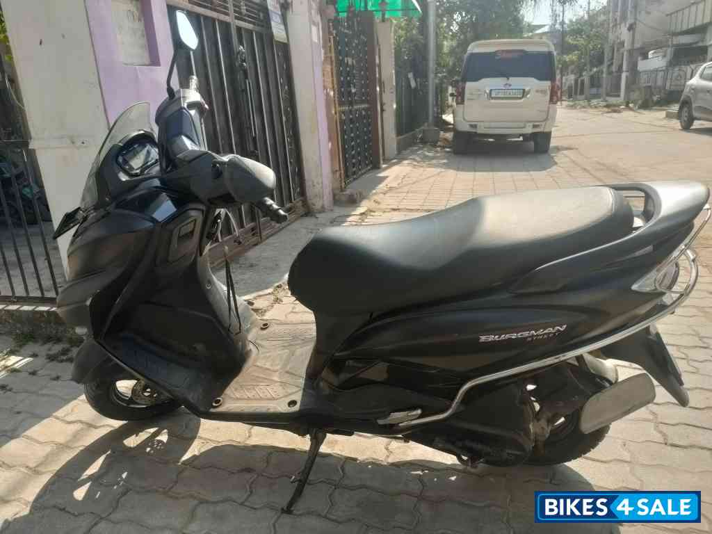 Black Suzuki Burgman Street BS6 Black Suzuki Burgman Street BS6
