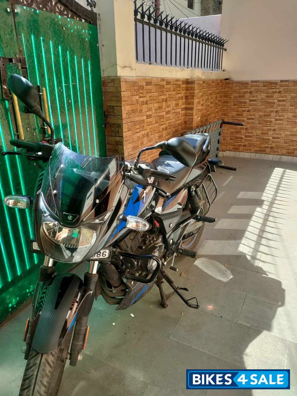 Black Bajaj Pulsar 150 Black Bajaj Pulsar 150