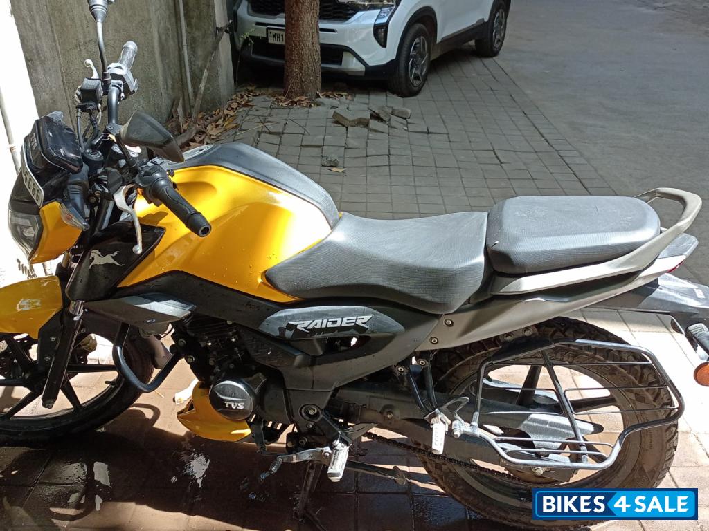 TVS Raider Split Seat TVS Raider Split Seat