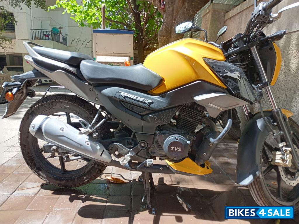 TVS Raider Split Seat TVS Raider Split Seat
