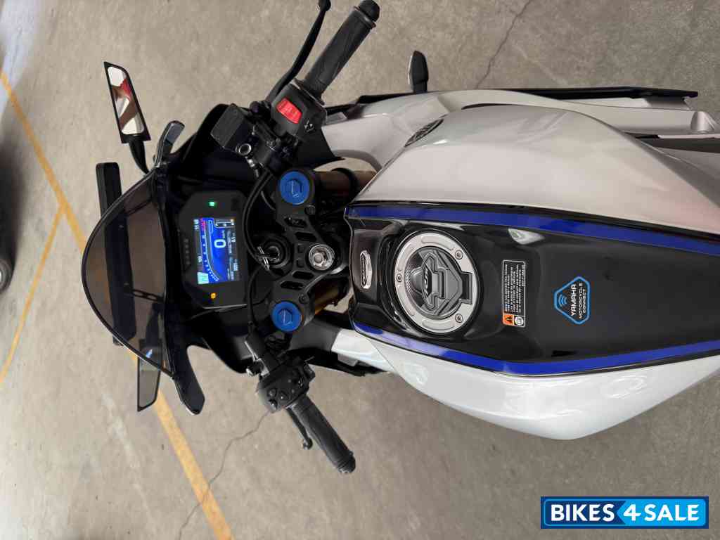 Metallic Silver Yamaha R15M Metallic Silver Yamaha R15M