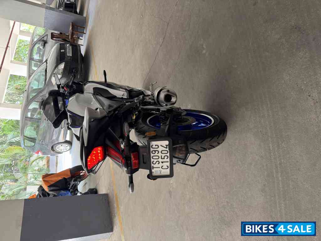 Metallic Silver Yamaha R15M Metallic Silver Yamaha R15M