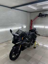 Black Yamaha R15 V4