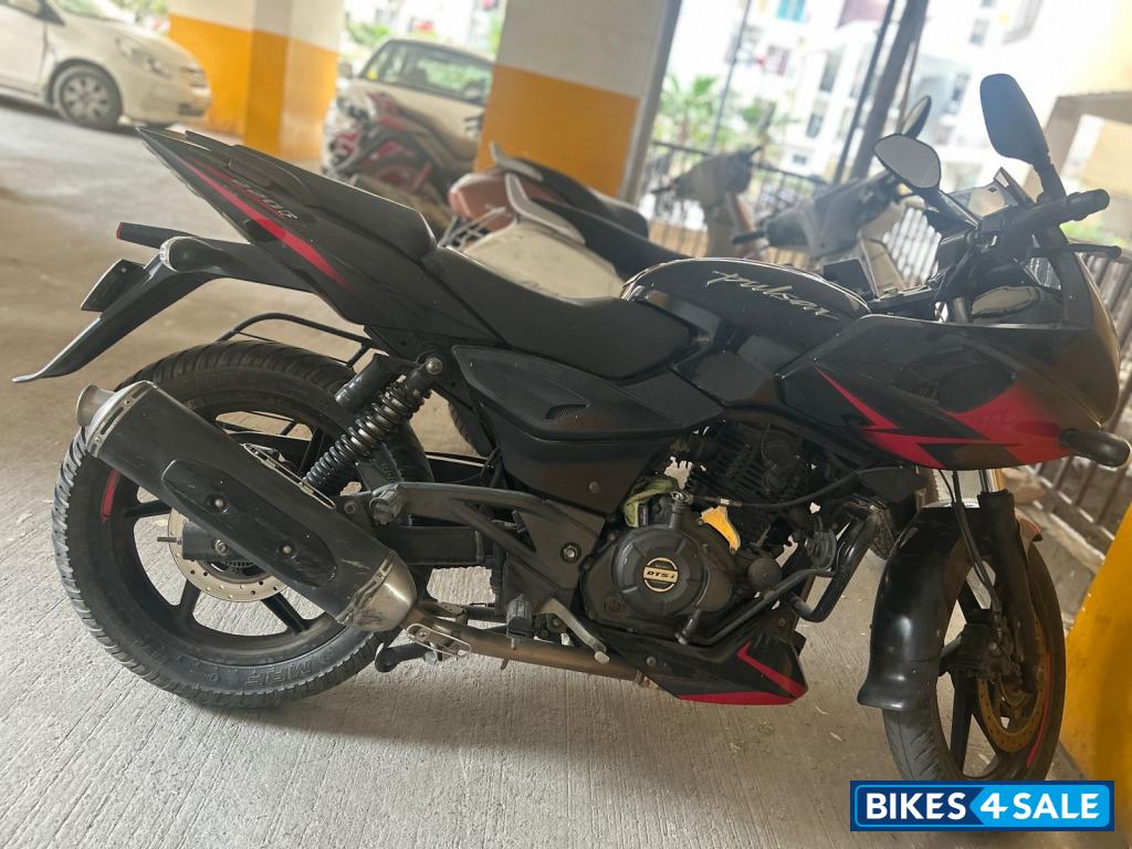 Bajaj Pulsar 220F Bajaj Pulsar 220F