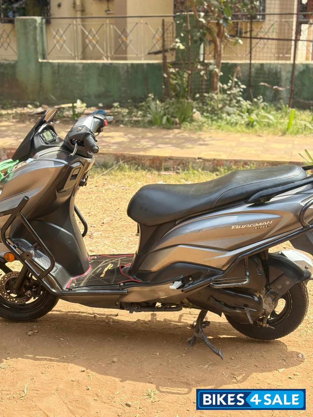 Silver Matalic Grey Suzuki Burgman Street BS6