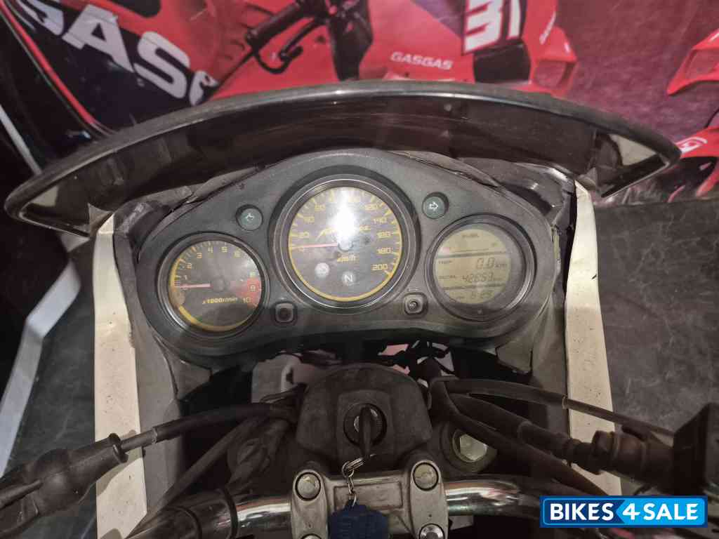 White Hero Karizma White Hero Karizma