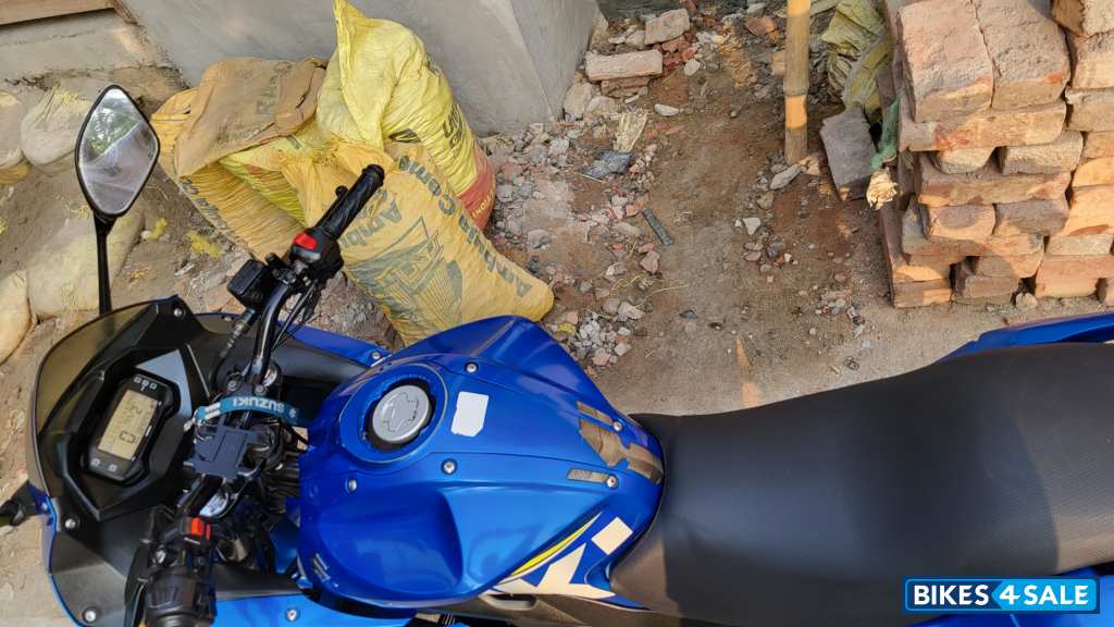 Met. Triton Blue Suzuki Gixxer SF Moto GP Met. Triton Blue Suzuki Gixxer SF Moto GP