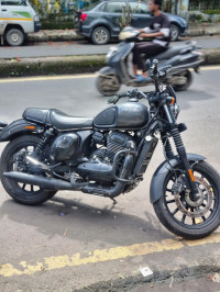 Yezdi Roadster Dark 2022 Model