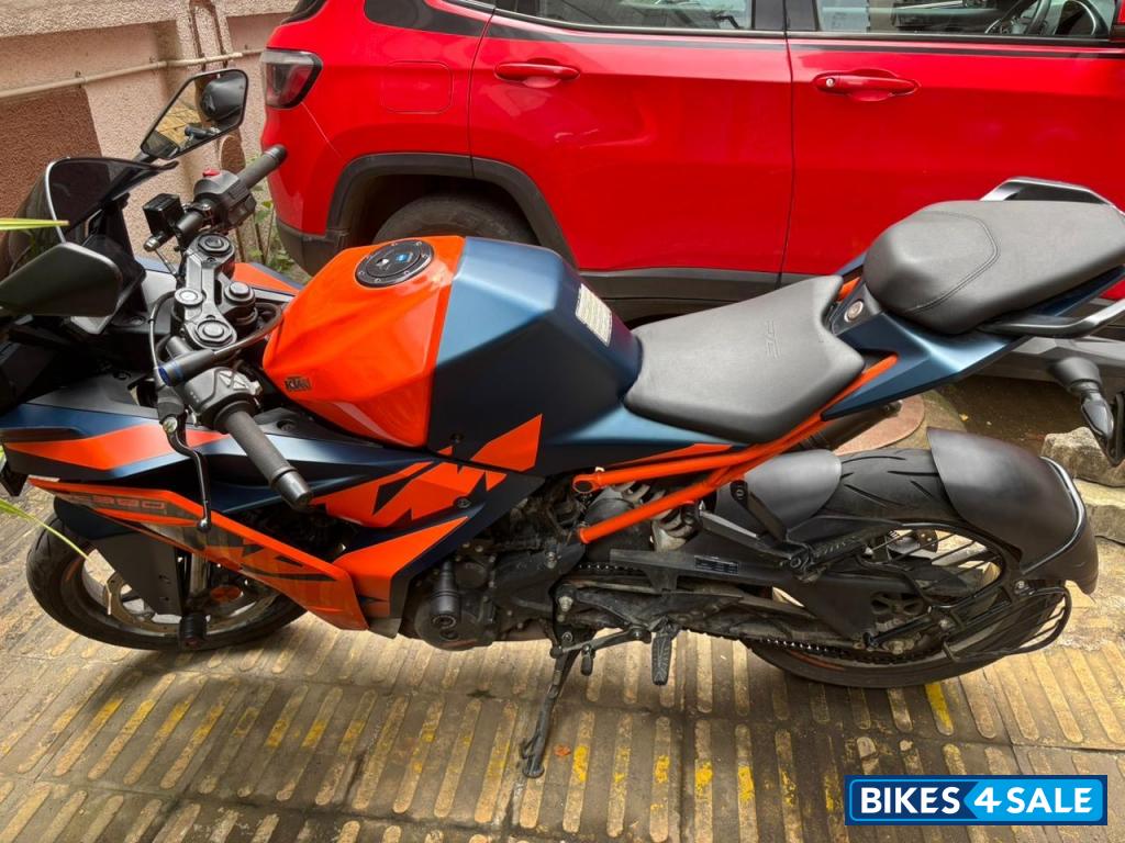 Orange/blue KTM RC 390