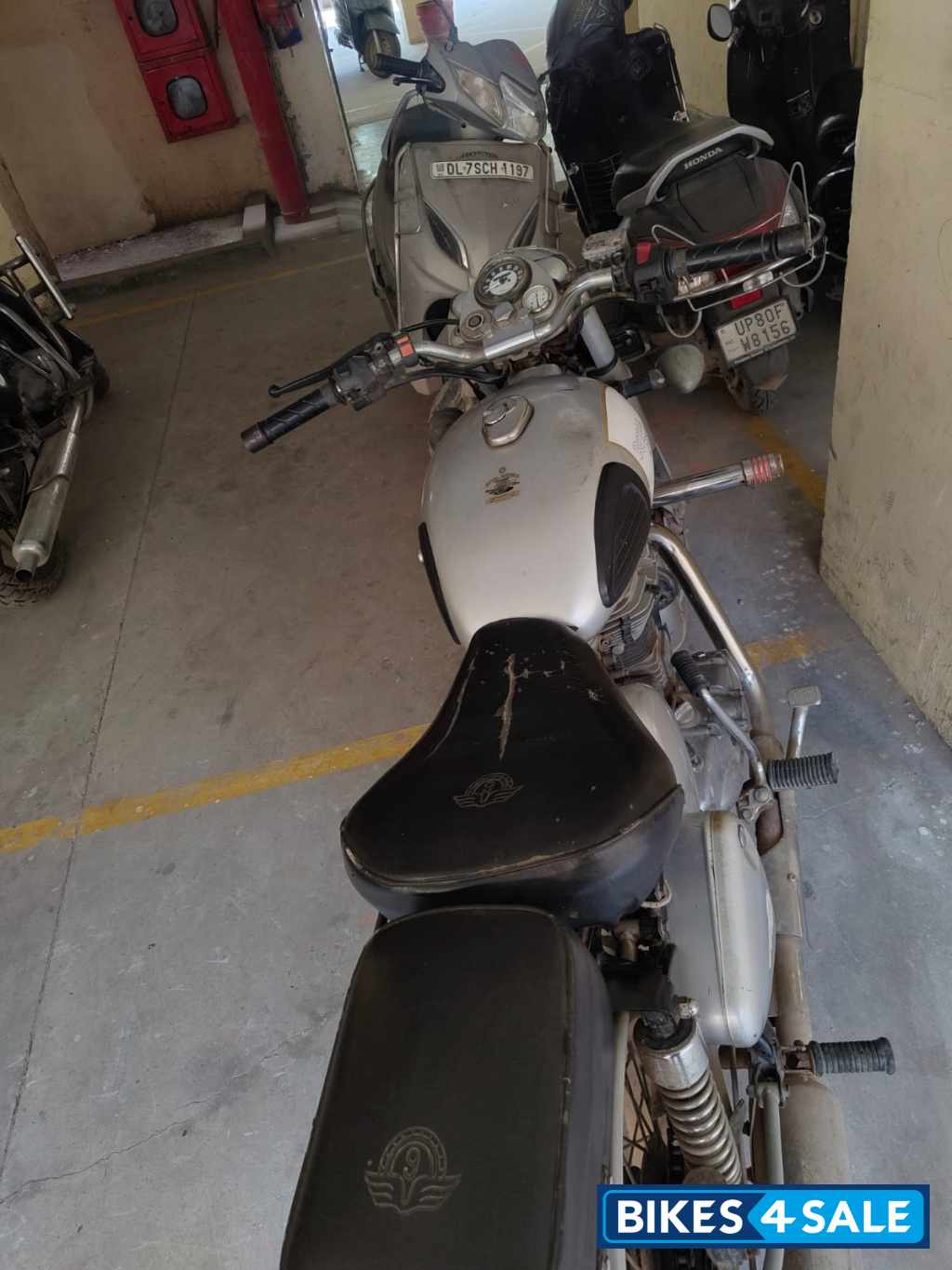 Silver Royal Enfield Classic 350 Silver Royal Enfield Classic 350