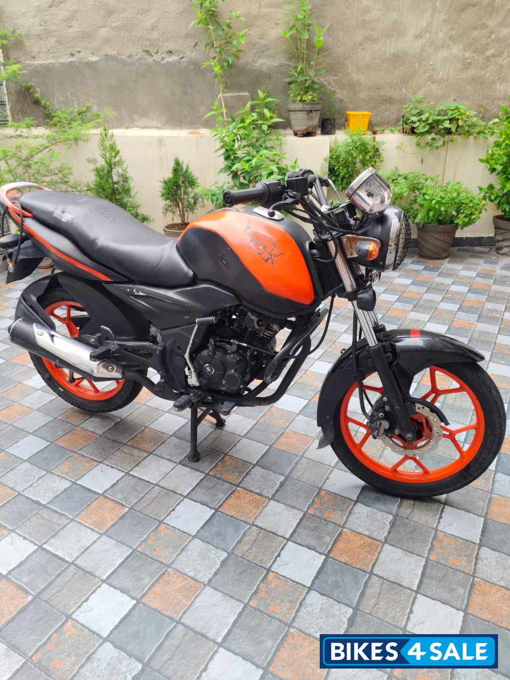 Ora Ge Bajaj Discover 125 ST