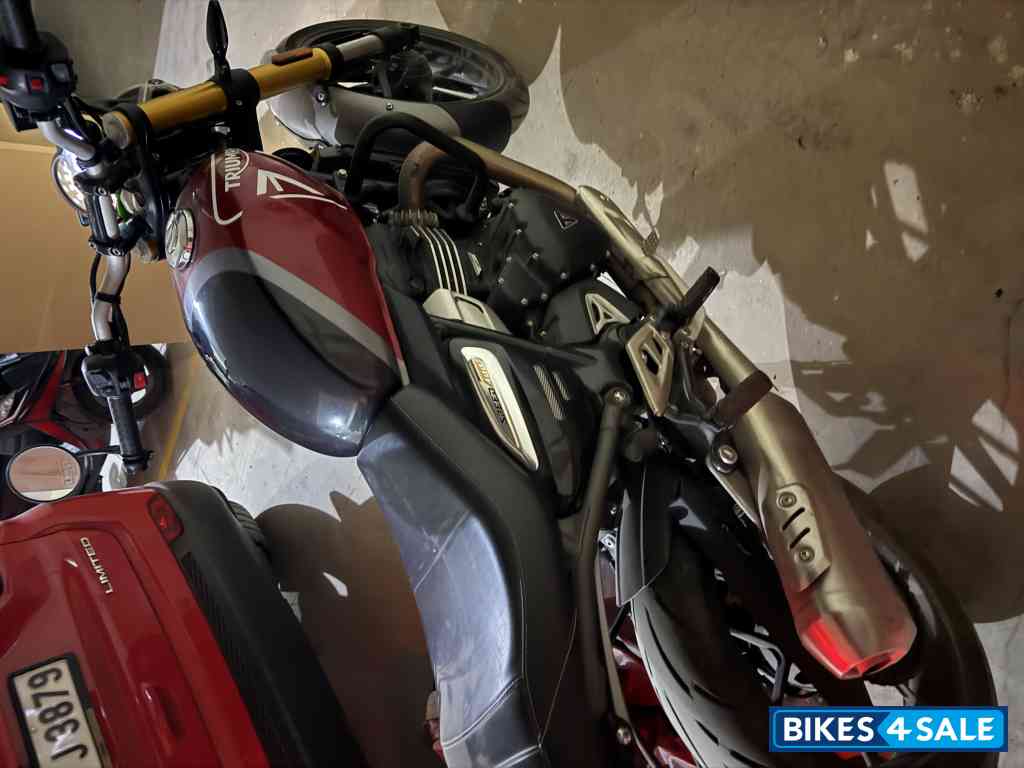 Red Triumph Speed 400