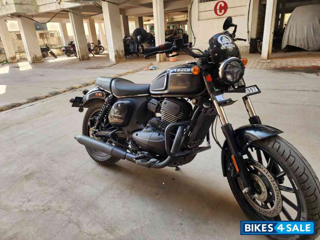 Forest Green Yezdi Roadster Dual Tone Forest Green Yezdi Roadster Dual Tone