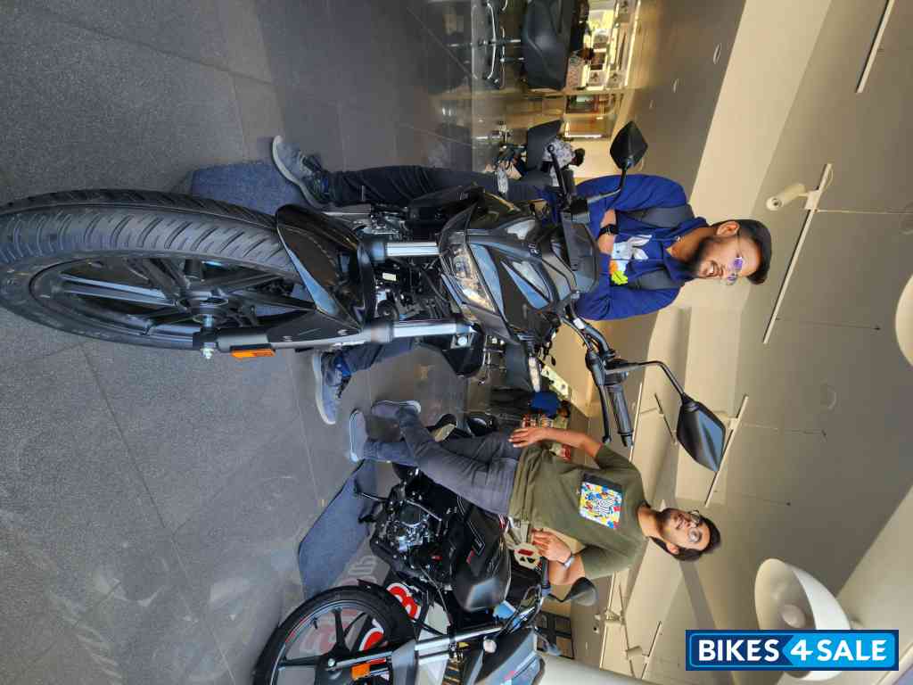 Forest Green Yezdi Roadster Dual Tone Forest Green Yezdi Roadster Dual Tone