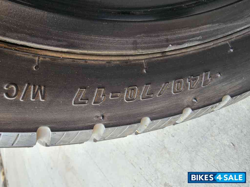 Forest Green Yezdi Roadster Dual Tone Forest Green Yezdi Roadster Dual Tone