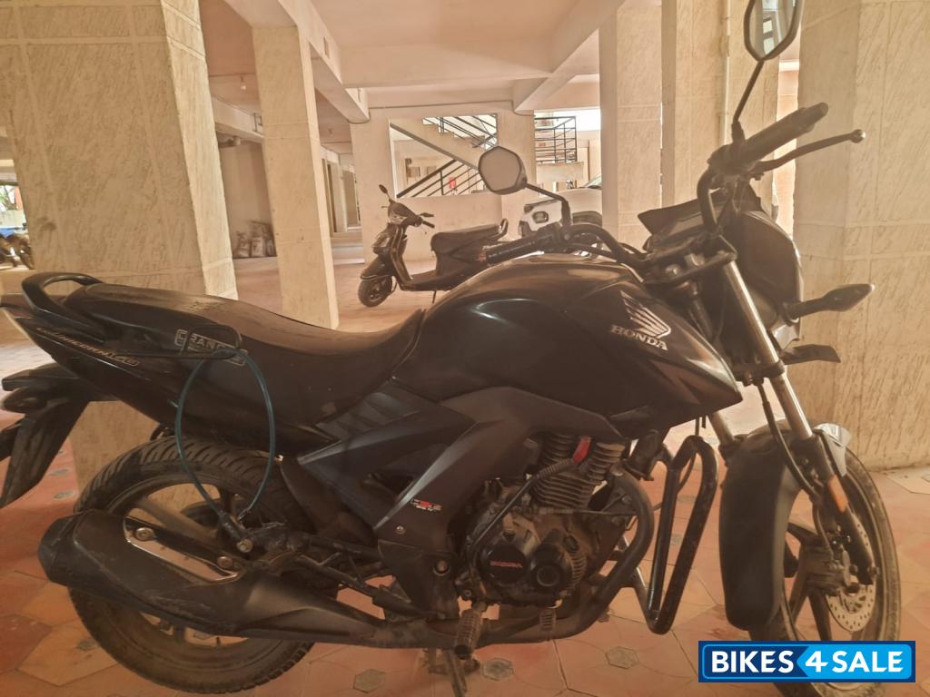 Black Honda CB Unicorn 160