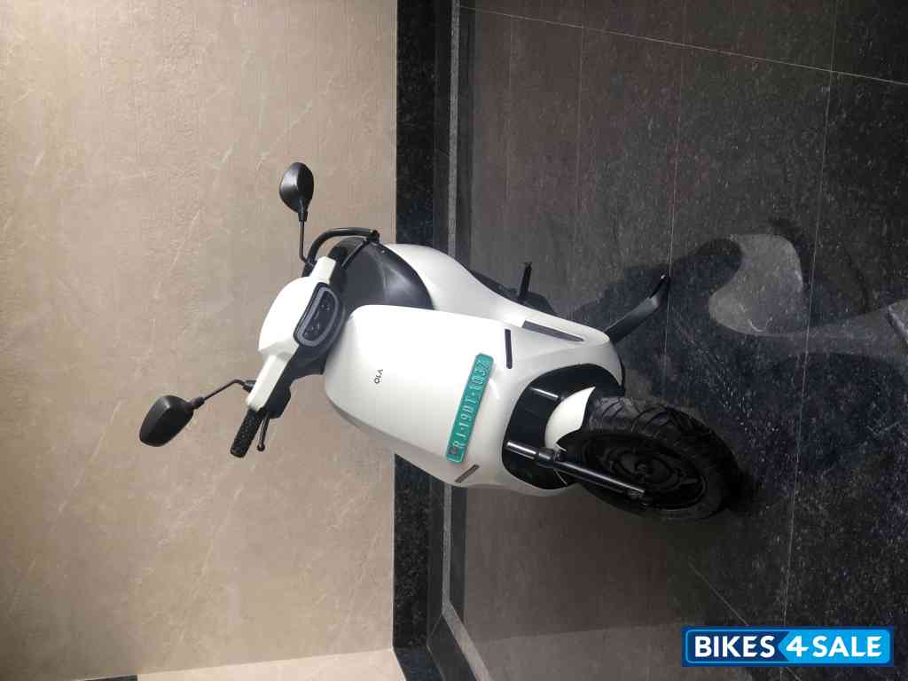 Porcelain White Ola S1 Air