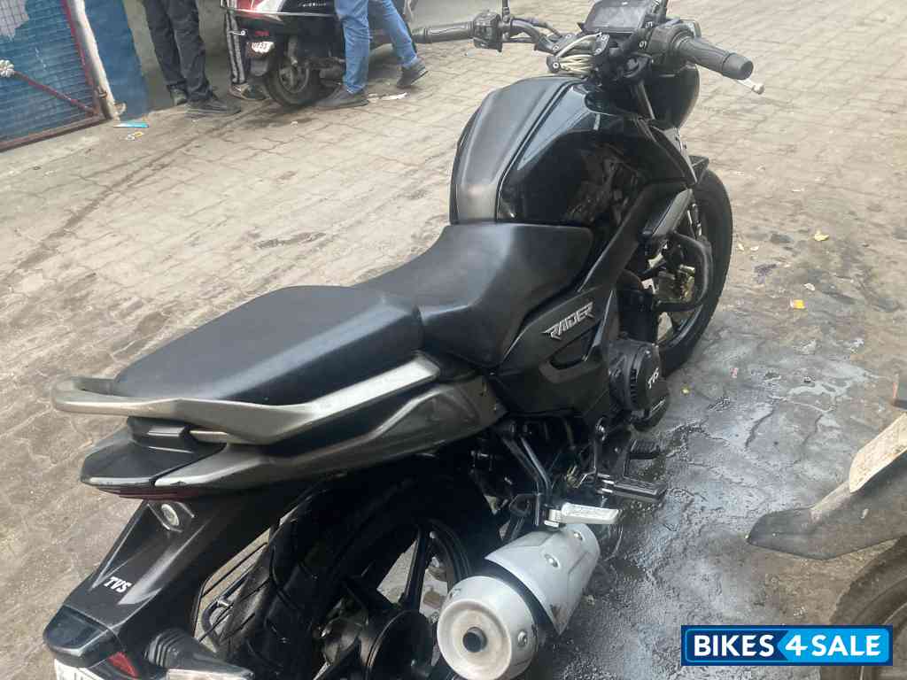 Black TVS Raider Split Seat Black TVS Raider Split Seat