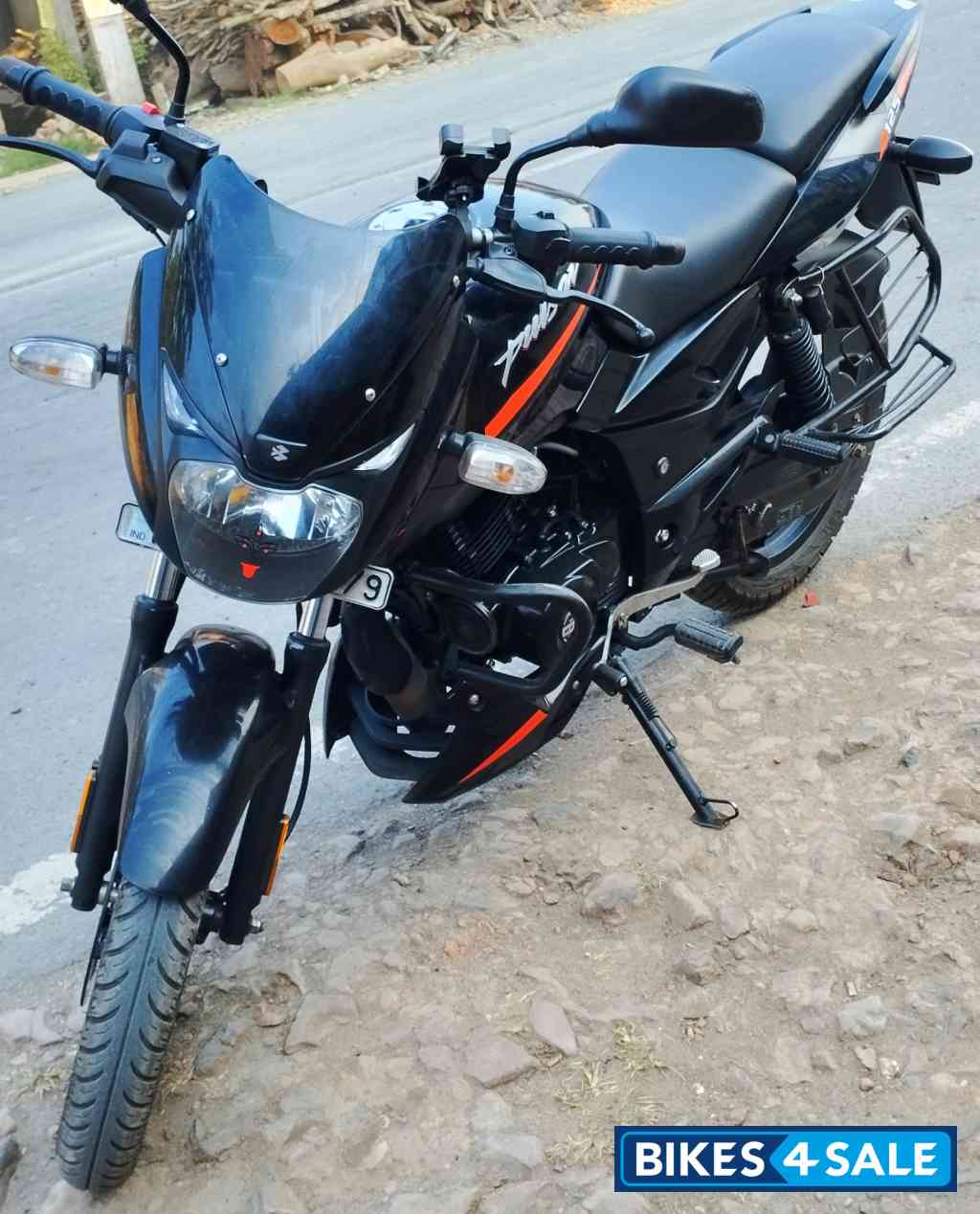 Black Bajaj Pulsar 125 Split Seat