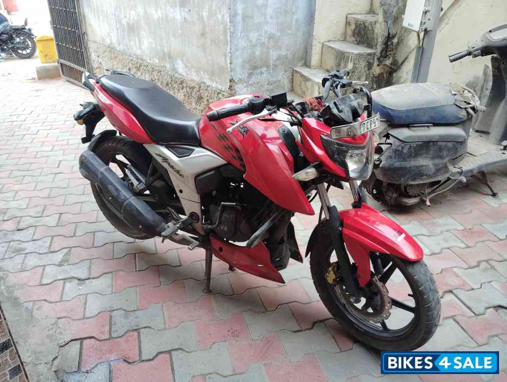 Red TVS Apache RTR 160 4V Red TVS Apache RTR 160 4V