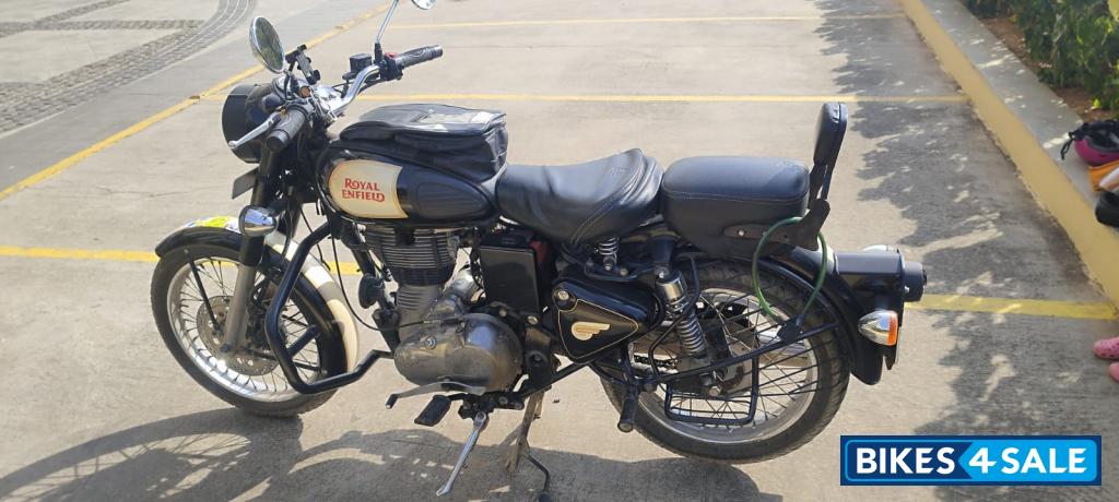 Black Royal Enfield Classic 500